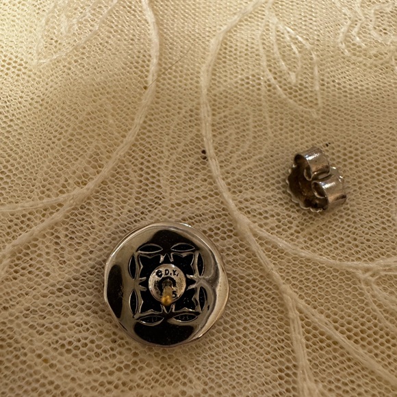 David Yurman Classic sculpted Stud earrings - Picture 5 of 12